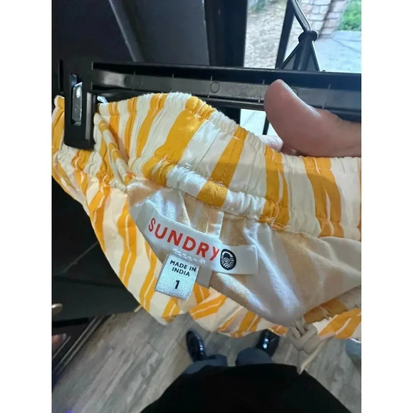 Sundry Women's Stripe Mango Poplin Dolphin Drawstring Palm Shorts Size 1 - Picture 3 of 3